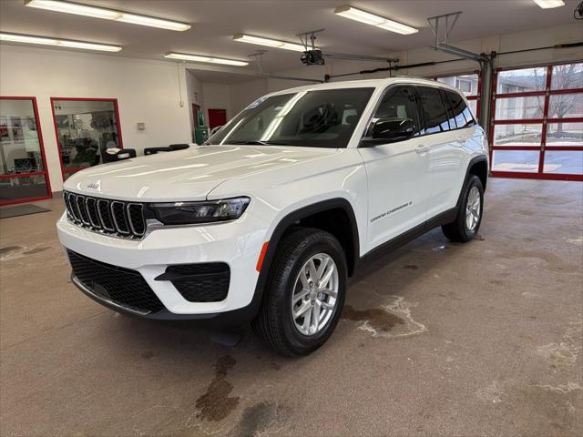 2025 Jeep Grand Cherokee GRAND CHEROKEE LAREDO X 4X4