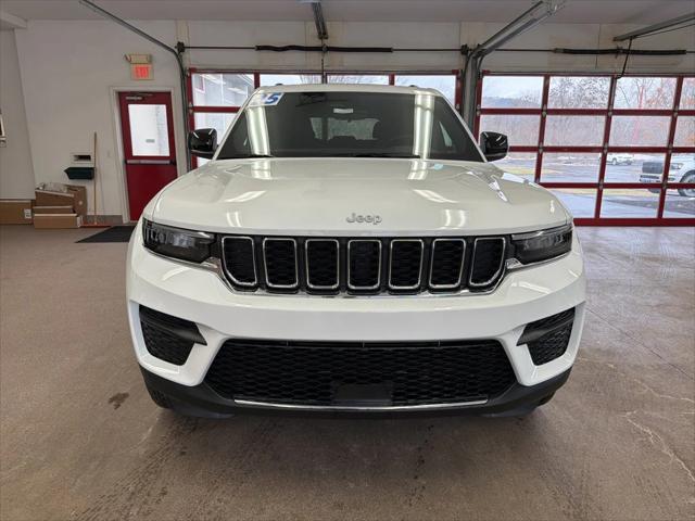 2025 Jeep Grand Cherokee GRAND CHEROKEE LAREDO X 4X4