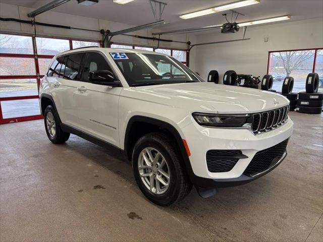 2025 Jeep Grand Cherokee GRAND CHEROKEE LAREDO X 4X4