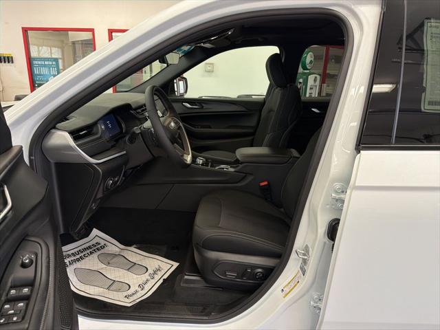2025 Jeep Grand Cherokee Laredo X 4x4