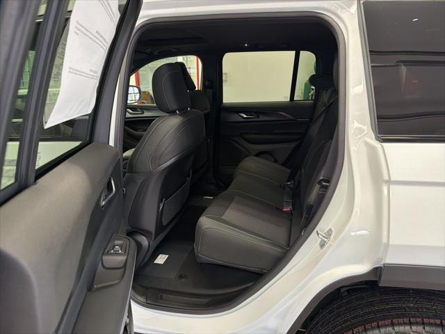 2025 Jeep Grand Cherokee Laredo X 4x4