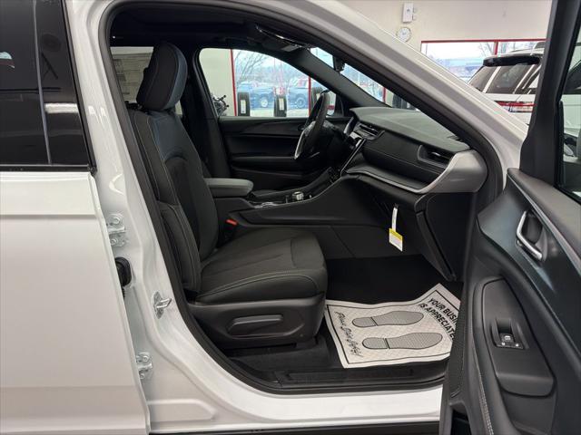 2025 Jeep Grand Cherokee Laredo X 4x4
