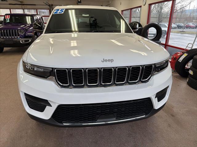 2025 Jeep Grand Cherokee Laredo X 4x4
