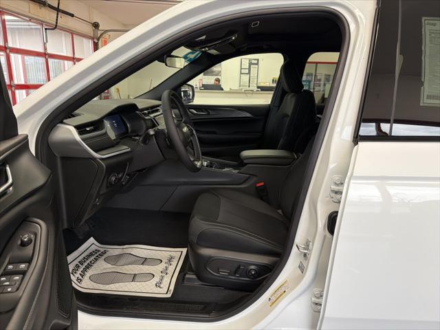 2025 Jeep Grand Cherokee Laredo X 4x4