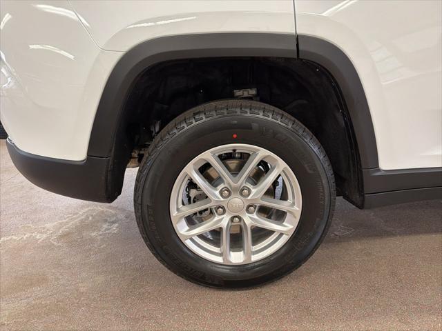 2025 Jeep Grand Cherokee Laredo X 4x4