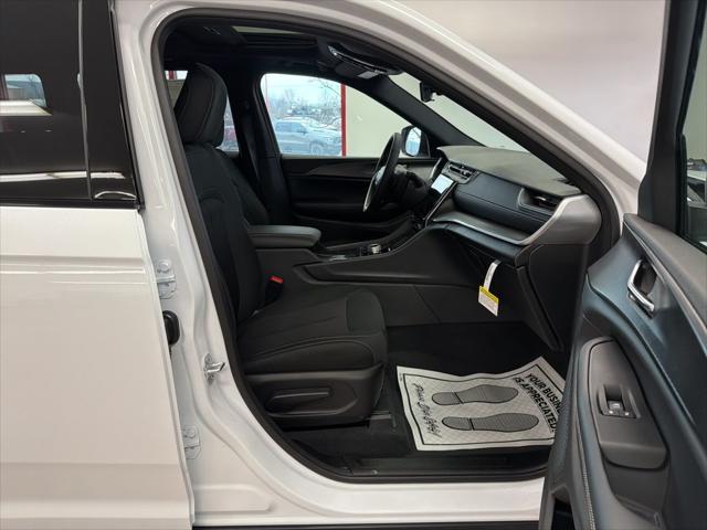 2025 Jeep Grand Cherokee Laredo X 4x4