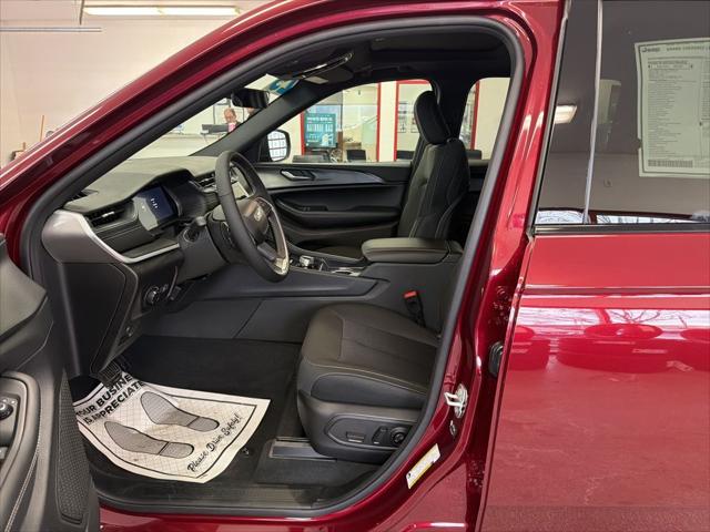 2025 Jeep Grand Cherokee Laredo X 4x4