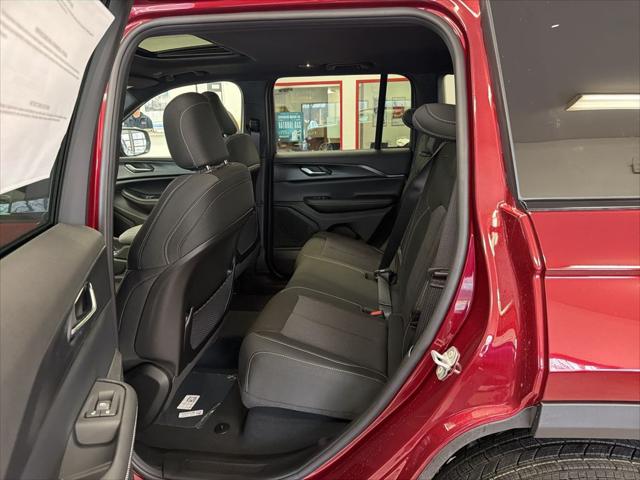 2025 Jeep Grand Cherokee Laredo X 4x4