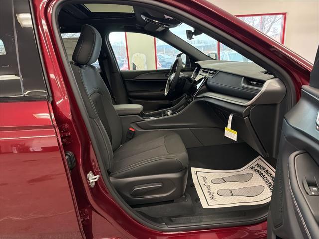2025 Jeep Grand Cherokee Laredo X 4x4