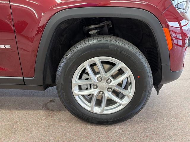 2025 Jeep Grand Cherokee Laredo X 4x4