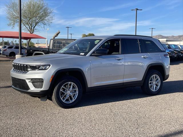 2025 Jeep Grand Cherokee GRAND CHEROKEE LAREDO X 4X4