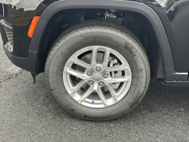 2025 Jeep Grand Cherokee Laredo 4x2