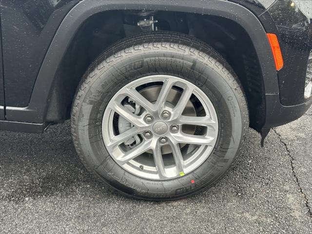 2025 Jeep Grand Cherokee Laredo 4x2