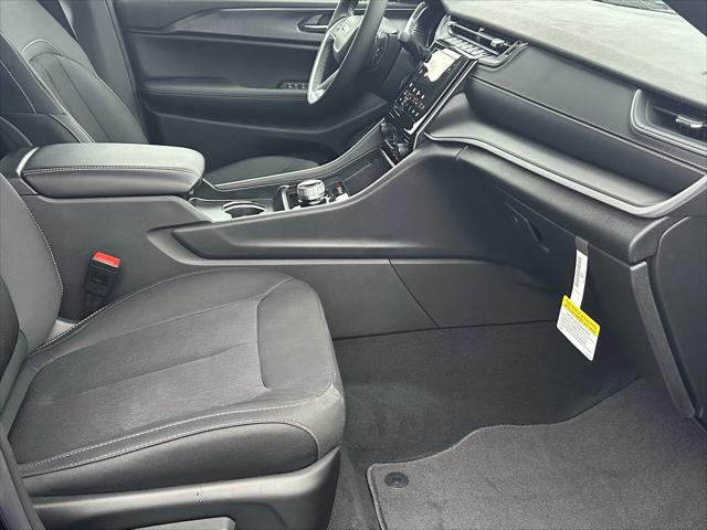 2025 Jeep Grand Cherokee Laredo 4x2