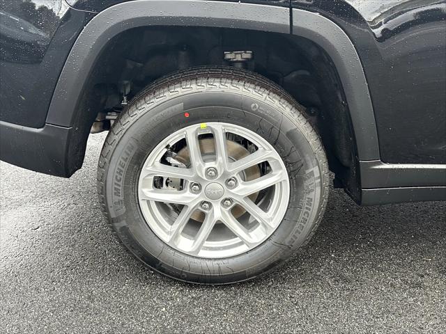 2025 Jeep Grand Cherokee Laredo 4x2