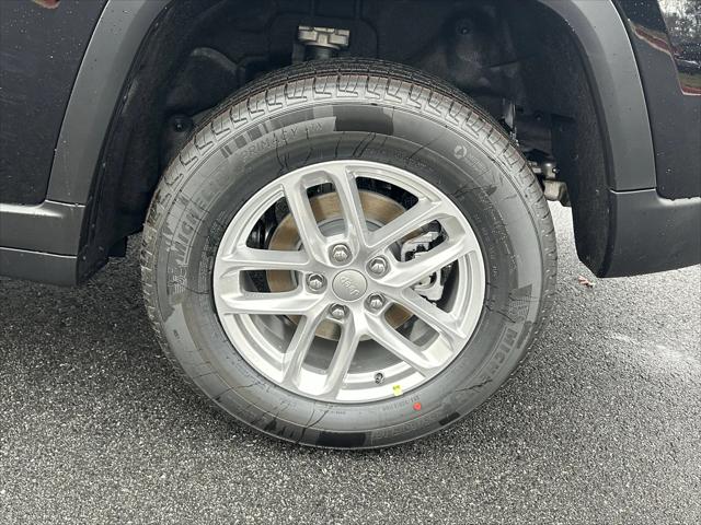 2025 Jeep Grand Cherokee Laredo 4x2