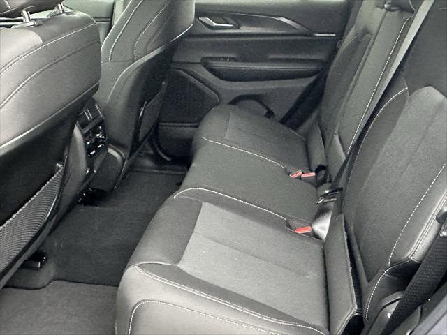 2025 Jeep Grand Cherokee Laredo 4x2