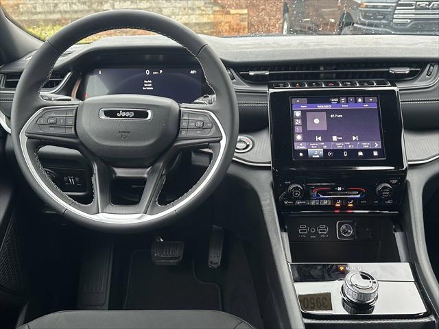 2025 Jeep Grand Cherokee Laredo 4x2