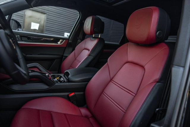 2025 Porsche Cayenne E-Hybrid Unknown