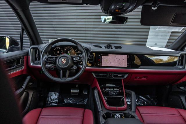 2025 Porsche Cayenne E-Hybrid Unknown