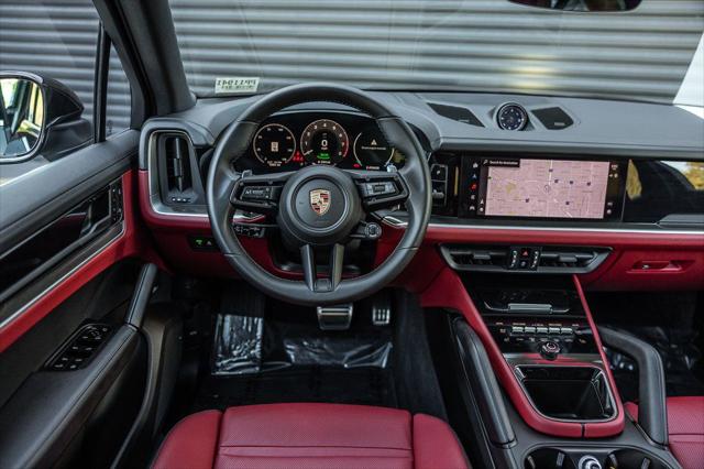 2025 Porsche Cayenne E-Hybrid Unknown