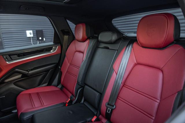 2025 Porsche Cayenne E-Hybrid Unknown
