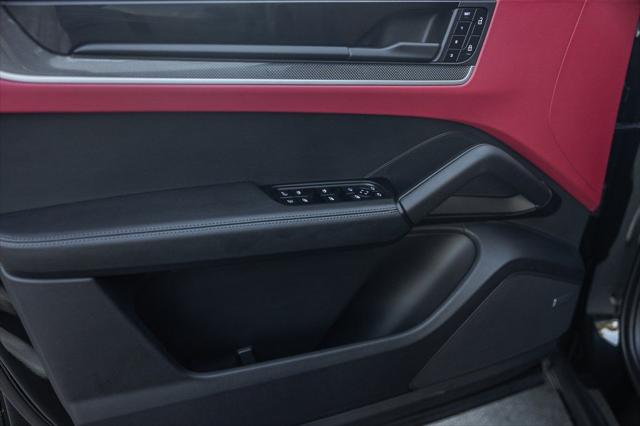 2025 Porsche Cayenne E-Hybrid Unknown
