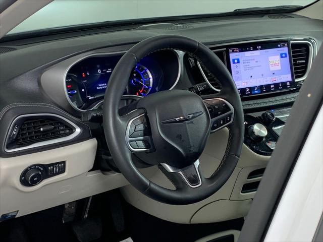 2024 Chrysler Pacifica Hybrid Select