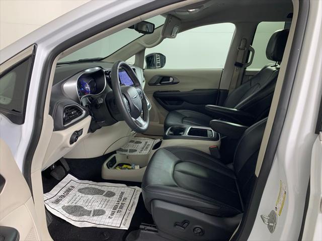 2024 Chrysler Pacifica Hybrid Select