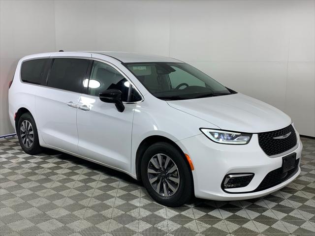 2024 Chrysler Pacifica Hybrid Select