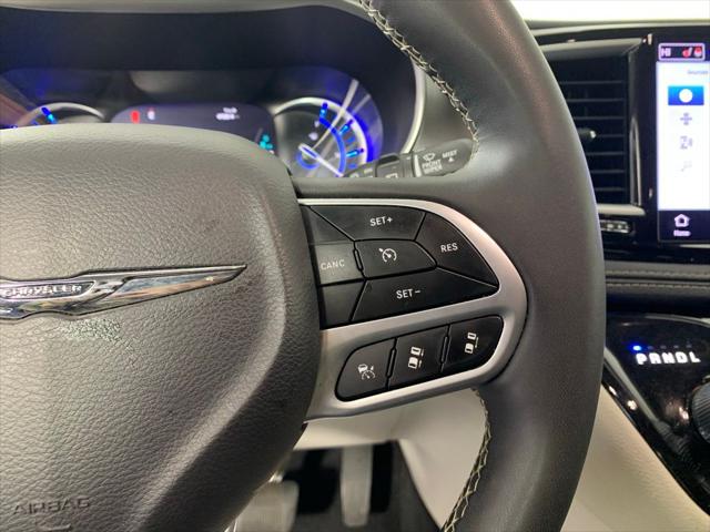 2024 Chrysler Pacifica Hybrid Select