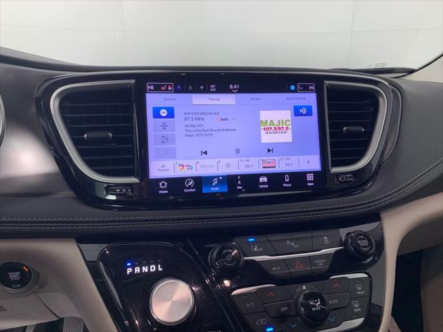 2024 Chrysler Pacifica Hybrid Select