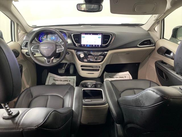 2024 Chrysler Pacifica Hybrid Select