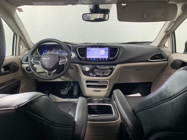 2024 Chrysler Pacifica Hybrid Select