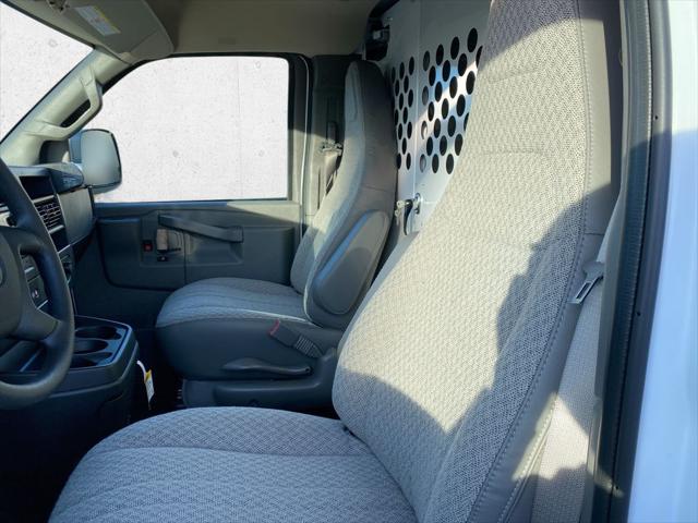 2025 GMC Savana Cargo RWD 2500 Extended Wheelbase Work Van