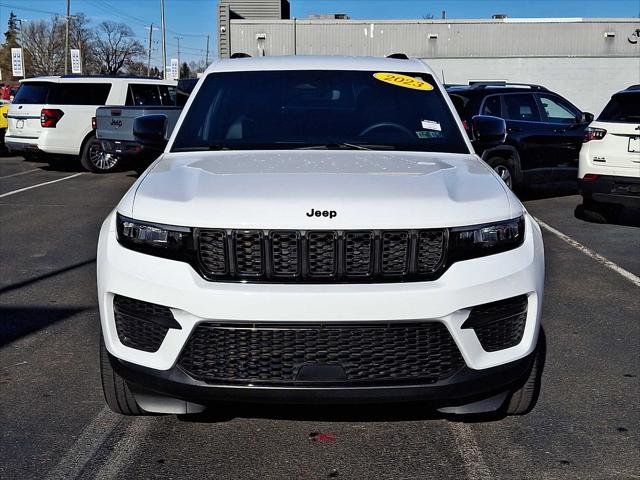 2023 Jeep Grand Cherokee Altitude 4x4 2023 Jeep Grand Cherokee Altitude 4x4