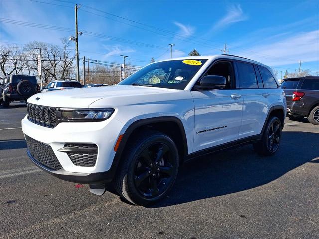 2023 Jeep Grand Cherokee Altitude 4x4 2023 Jeep Grand Cherokee Altitude 4x4