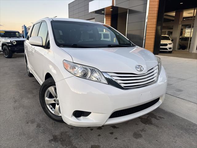 2016 Toyota Sienna LE 8 Passenger