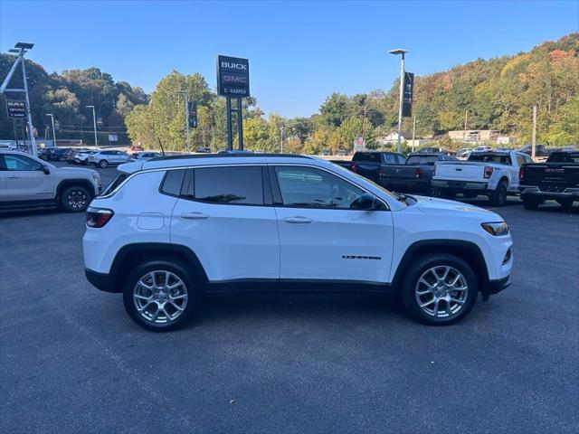 2022 Jeep Compass Latitude Lux 4x4 2022 Jeep Compass Latitude Lux 4x4