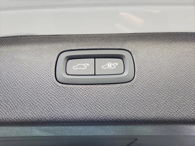 2026 Volvo XC90 Ultra Dark Theme, B6 AWD Gas (mild hybrid), Gasoline, 6 Seats
