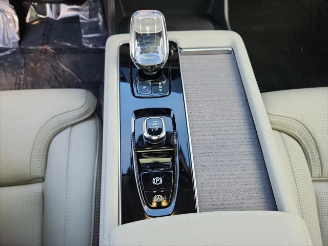 2026 Volvo XC90 Ultra Dark Theme, B6 AWD Gas (mild hybrid), Gasoline, 6 Seats