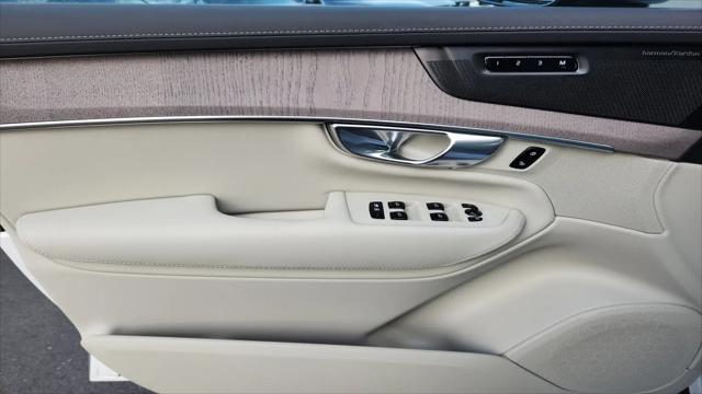 2026 Volvo XC90 Ultra Dark Theme, B6 AWD Gas (mild hybrid), Gasoline, 6 Seats