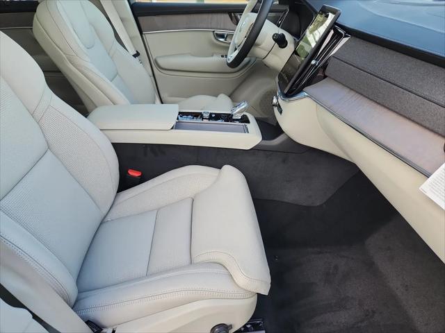 2026 Volvo XC90 Ultra Dark Theme, B6 AWD Gas (mild hybrid), Gasoline, 6 Seats