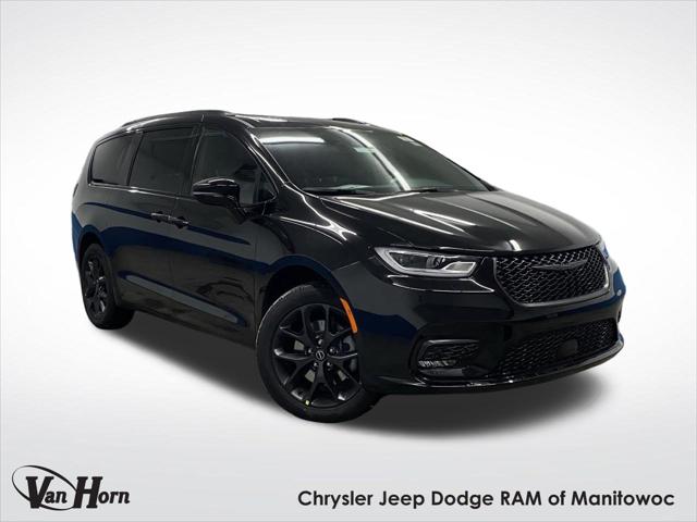 2026 Chrysler Pacifica Limited AWD for sale in Manitowoc, WI