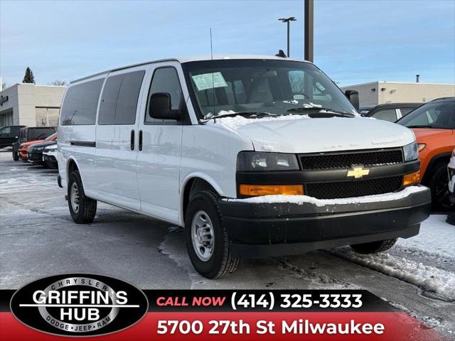 2022 Chevrolet Express Passenger RWD 3500 Extended Wheelbase LS 2022 Chevrolet Express Passenger RWD 3500 Extended Wheelbase LS