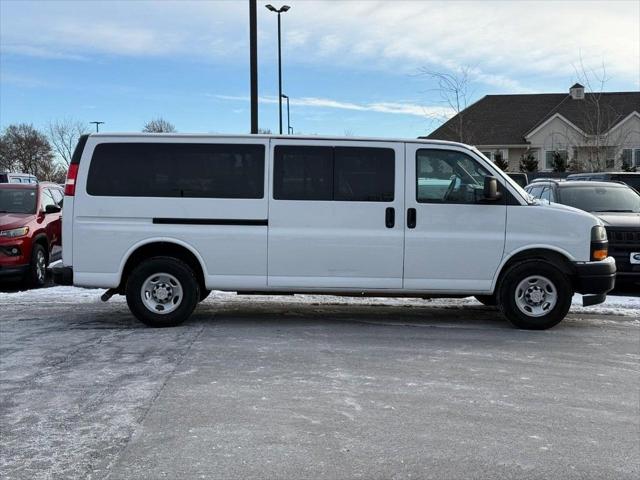 2022 Chevrolet Express Passenger RWD 3500 Extended Wheelbase LS 2022 Chevrolet Express Passenger RWD 3500 Extended Wheelbase LS
