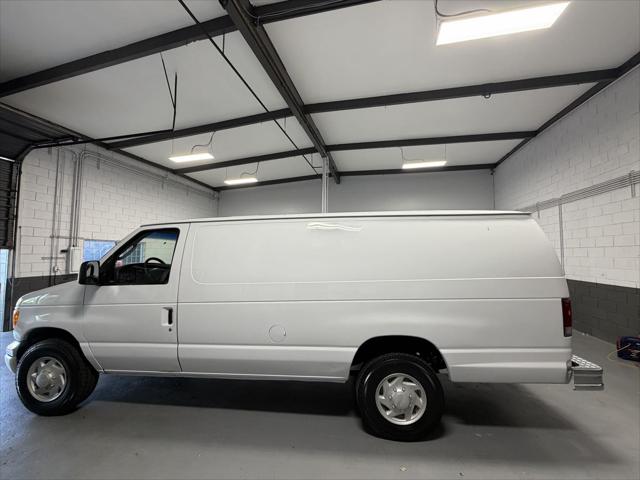 2005 Ford E-350 Super Duty Unknown