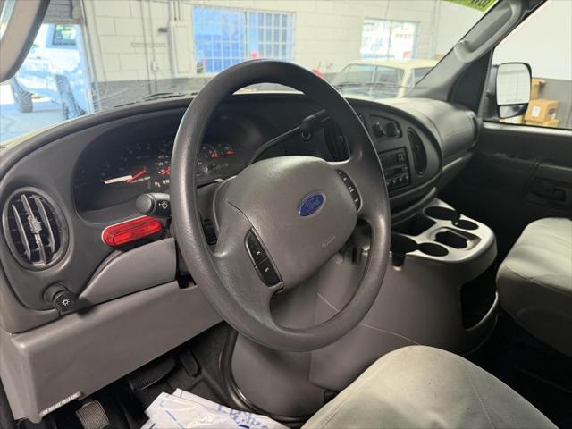 2005 Ford E-350 Super Duty Unknown