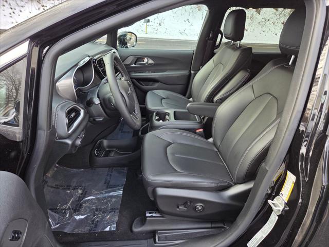2026 Chrysler Pacifica Select AWD