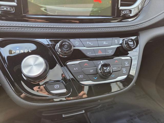 2026 Chrysler Pacifica Select AWD